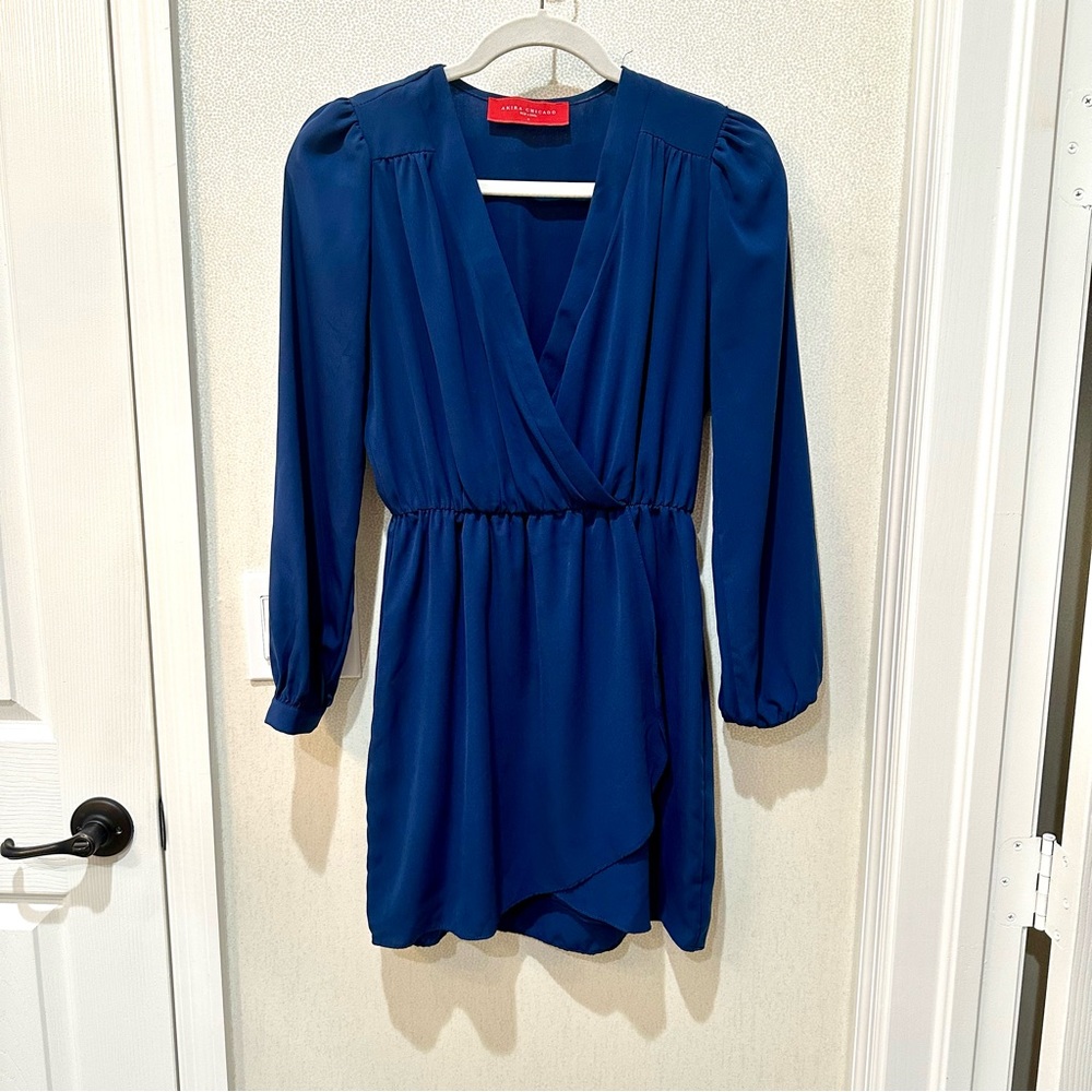 Classy wrap dress with pinched waist available in 2 different colors